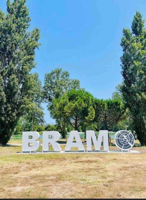 Maison Climatisee Avec Stationnement Et Wifi Bram Ngoại thất bức ảnh