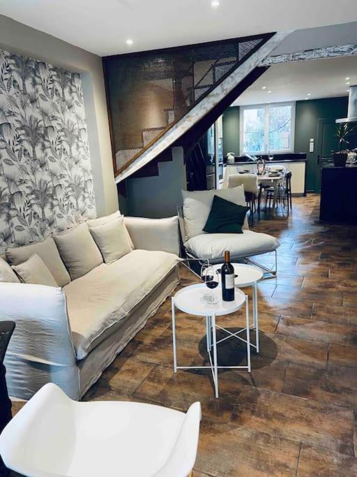Maison Climatisee Avec Stationnement Et Wifi Bram Ngoại thất bức ảnh