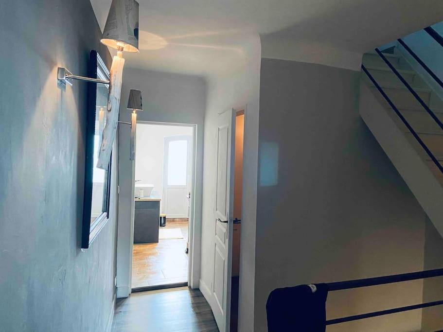 Maison Climatisee Avec Stationnement Et Wifi Bram Ngoại thất bức ảnh